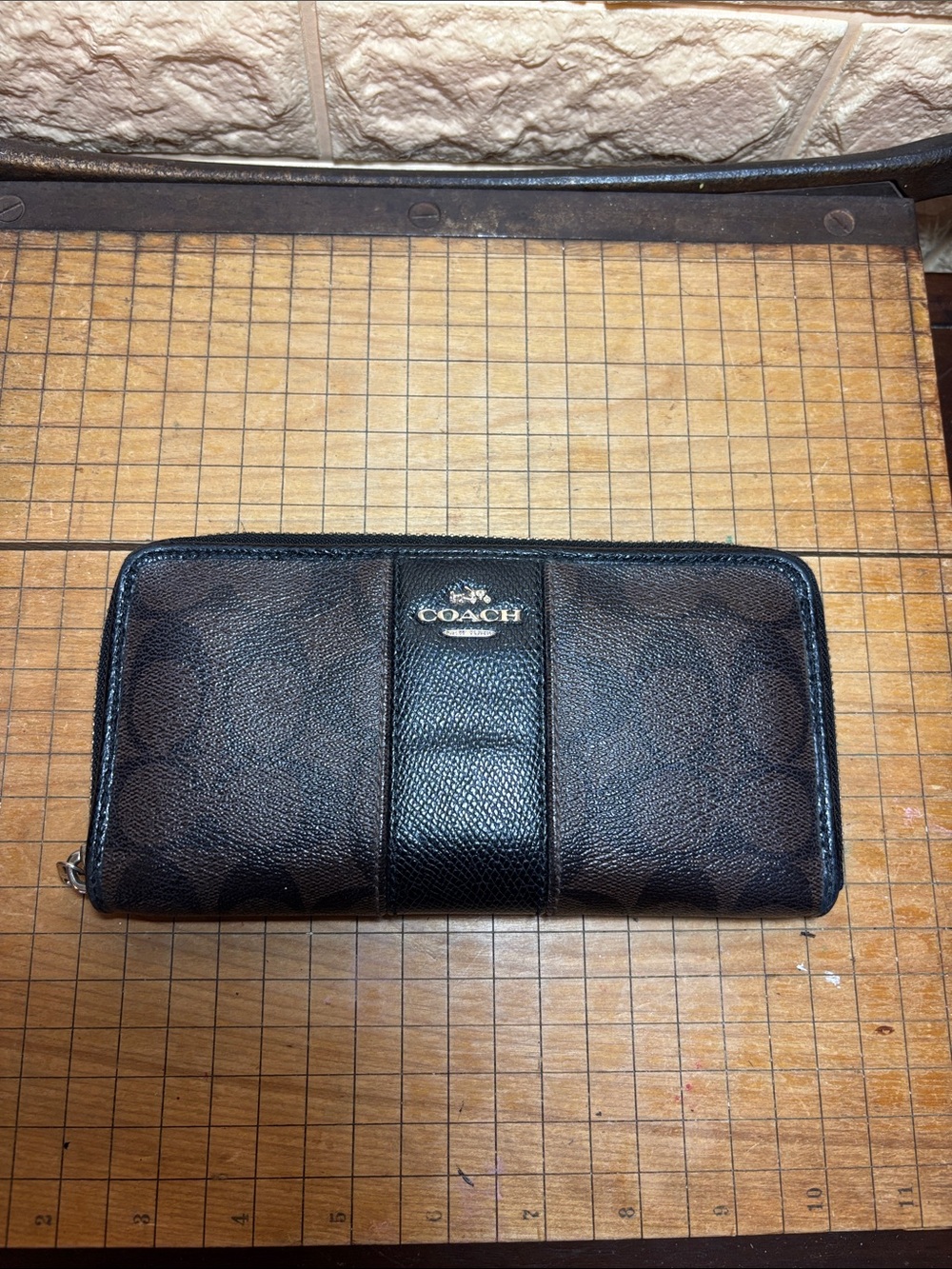 Coach Black Brown Stripe Signature C Full Length Zip Wallet Gold Logo 8”Lx4”H